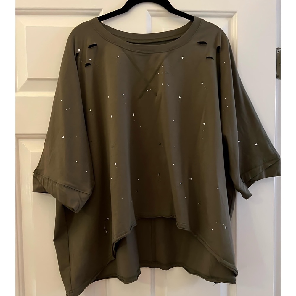 NEW! Olive Curved Hi Lo Hem Splatter Detail Half Sleeve Top! - Picture 2 of 8